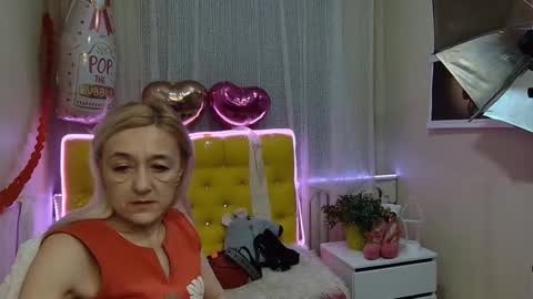 Snapshot of sophiekittyy chatting on 03/04/25, 10:35 sophiekittyy online show from 03/04/25, 10:35