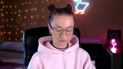 Snapshot of sophieleroux chatting on 05/06/26, 10:53 sophieleroux online show from 05/06/26, 10:53