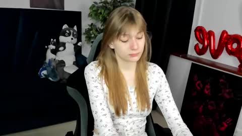 Snapshot of sophielumen chatting on 09/08/25, 05:12 Camilla online show from 09/08/25, 05:12