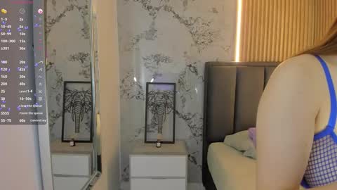 Snapshot of sophiemeyer chatting on 10/22/25, 12:49 Sophie online show from 10/22/25, 12:49