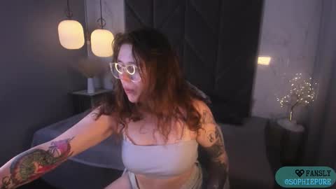 Snapshot of sophiepure chatting on 10/14/25, 09:04 Sophie online show from 10/14/25, 09:04