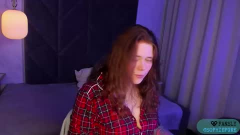 Snapshot of sophiepure chatting on 10/23/25, 08:40 Sophie online show from 10/23/25, 08:40