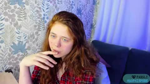 Snapshot of sophiepure chatting on 10/28/25, 09:06 Sophie online show from 10/28/25, 09:06