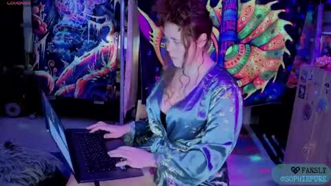 Sophie online show from 05/14/26, 08:21