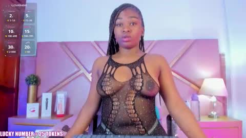 Snapshot of sophiesinclair chatting on 11/25/25, 12:27 Sophie online show from 11/25/25, 12:27