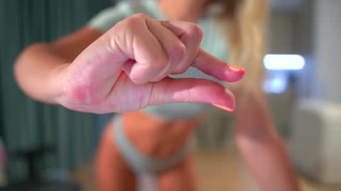       online show from 09/15/25, 04:51