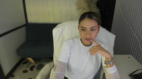 Snapshot of sophiewatson_ chatting on 05/26/26, 12:56 sophiewatson_ online show from 05/26/26, 12:56