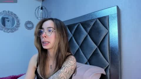 sophi online show from 11/19/25, 04:34