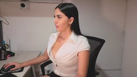 Snapshot of sophiie_blakee chatting on 06/15/26, 12:24 Sophiee online show from 06/15/26, 12:24