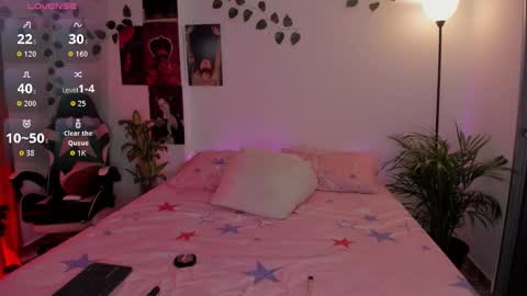 Sophie online show from 10/05/25, 01:20