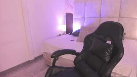 sophiie_rosee online show from 06/17/26, 07:15