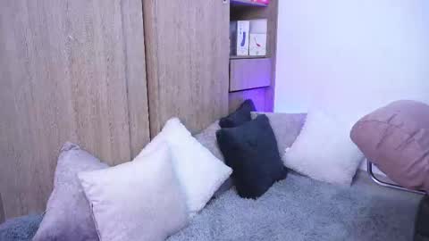 Snapshot of sophiiecums chatting on 12/17/25, 11:55 Sophiie online show from 12/17/25, 11:55