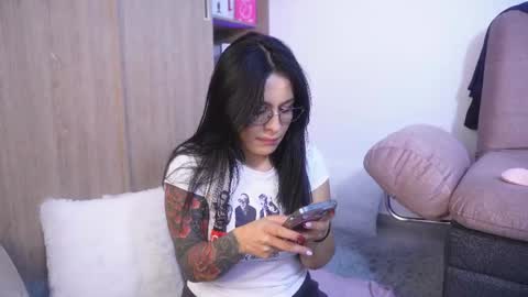 Snapshot of sophiiecums chatting on 12/18/25, 08:59 Sophiie online show from 12/18/25, 08:59