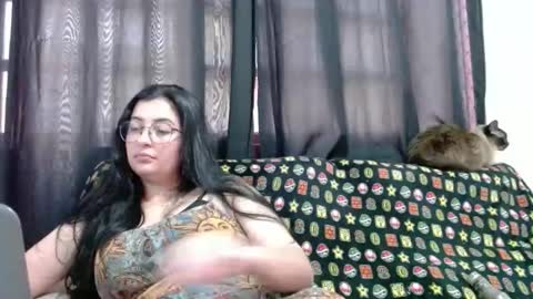 Snapshot of sophirivers chatting on 10/15/25, 08:31 sophirivers online show from 10/15/25, 08:31