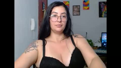 Snapshot of sophirivers chatting on 11/16/25, 01:55 sophirivers online show from 11/16/25, 01:55