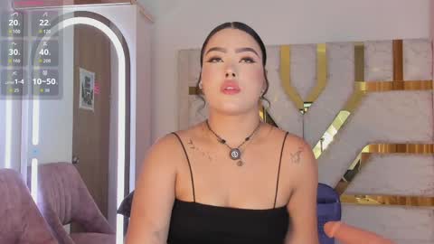 Snapshot of sophy_champagne chatting on 05/25/26, 01:11 sophy online show from 05/25/26, 01:11