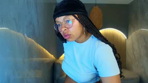 Snapshot of sophy_r chatting on 06/10/26, 07:24 Sophy online show from 06/10/26, 07:24