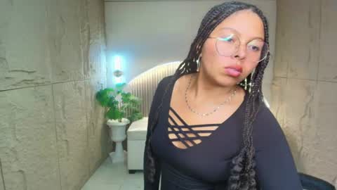 Snapshot of sophy_r chatting on 06/13/26, 07:45 Sophy online show from 06/13/26, 07:45