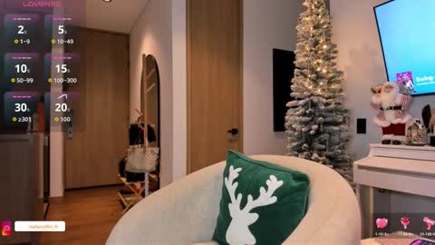 Snapshot of sophyamiller_15 chatting on 12/05/25, 01:58 Sophy online show from 12/05/25, 01:58