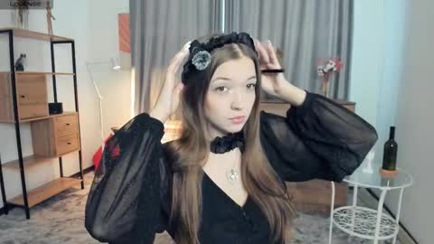 Snapshot of sophystarks chatting on 12/14/25, 07:36 Emilia You can call me Emmy online show from 12/14/25, 07:36