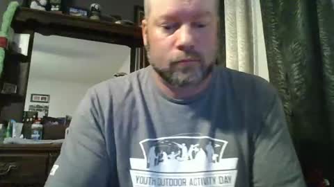 Snapshot of soro00421 chatting on 12/13/25, 10:04 soro00421 online show from 12/13/25, 10:04