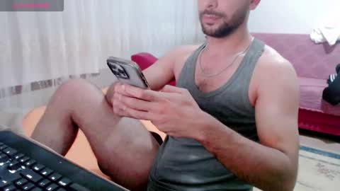 Snapshot of sorrymybadd chatting on 10/31/25, 10:44 luis online show from 10/31/25, 10:44