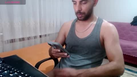 Snapshot of sorrymybadd chatting on 12/15/25, 09:30 luis online show from 12/15/25, 09:30