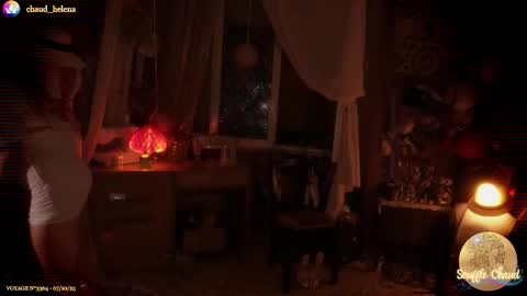 Snapshot of souffle_chaud chatting on 10/07/25, 07:33 . . online show from 10/07/25, 07:33