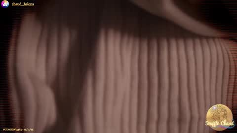 Snapshot of souffle_chaud chatting on 11/12/25, 08:30 . . online show from 11/12/25, 08:30