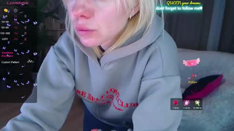 Snapshot of soul_liza chatting on 12/22/25, 01:02 Lisa online show from 12/22/25, 01:02
