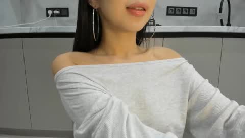 Snapshot of soul_mi chatting on 10/23/25, 04:39 Mia online show from 10/23/25, 04:39