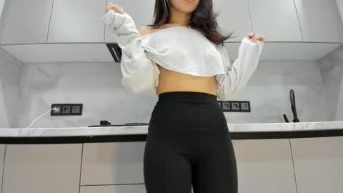 Mia online show from 11/06/25, 08:32