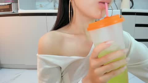 Mia online show from 07/29/26, 09:18