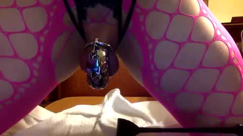 Snapshot of soundingslutslave chatting on 12/04/24, 02:42 soundingslutslave online show from 12/04/24, 02:42