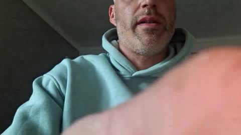 Snapshot of southboy2410 chatting on 10/04/25, 04:05 southboy2410 online show from 10/04/25, 04:05