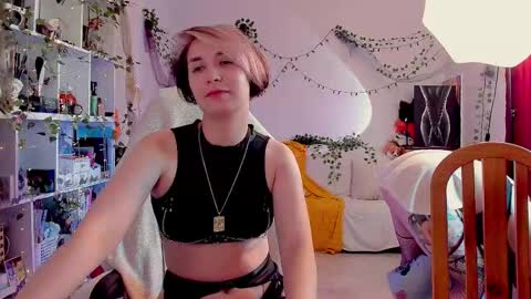 Leah online show from 09/08/25, 03:11