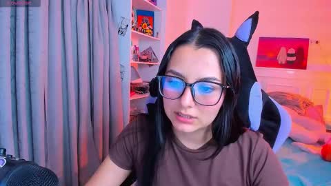 Lili online show from 11/18/25, 04:06