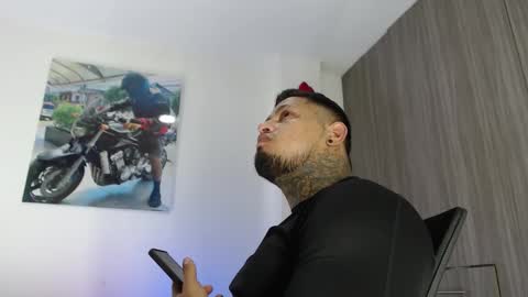 Snapshot of soy_apolo chatting on 11/04/25, 12:37 soy_apolo online show from 11/04/25, 12:37