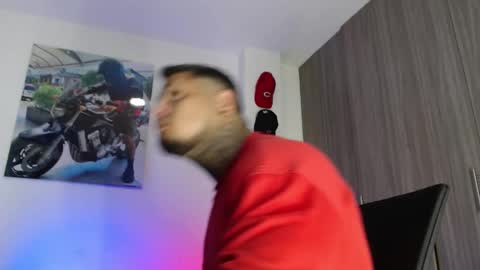 Snapshot of soy_apolo chatting on 11/08/25, 05:01 soy_apolo online show from 11/08/25, 05:01