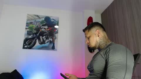 Snapshot of soy_apolo chatting on 11/12/25, 02:01 soy_apolo online show from 11/12/25, 02:01