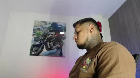 Snapshot of soy_apolo chatting on 11/14/25, 02:10 soy_apolo online show from 11/14/25, 02:10