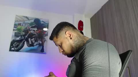 Snapshot of soy_apolo chatting on 11/15/25, 03:19 soy_apolo online show from 11/15/25, 03:19