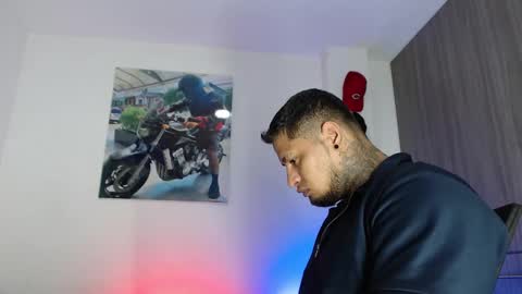 Snapshot of soy_apolo chatting on 11/18/25, 03:27 soy_apolo online show from 11/18/25, 03:27