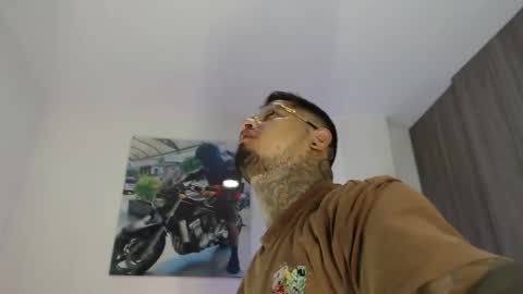 Snapshot of soy_apolo chatting on 12/17/25, 02:12 soy_apolo online show from 12/17/25, 02:12