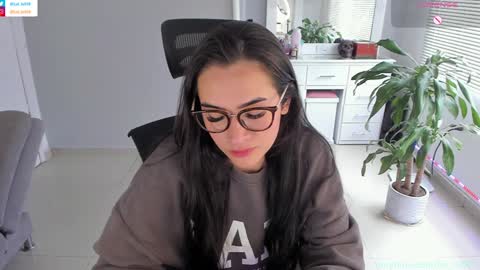 Luisa    online show from 12/21/24, 08:00