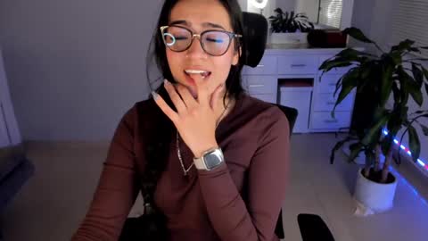 Luisa    online show from 01/15/25, 03:54