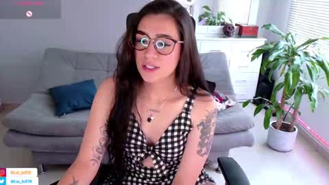 Luisa    online show from 02/09/25, 09:06