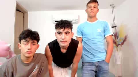 Snapshot of space_boys18 chatting on 10/03/25, 07:11 Gabo Lucas and Justin online show from 10/03/25, 07:11