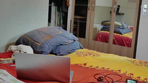 xoan online show from 10/16/25, 05:25