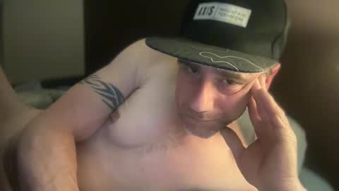 Snapshot of sparker1169 chatting on 12/27/24, 01:07 Dad online show from 12/27/24, 01:07